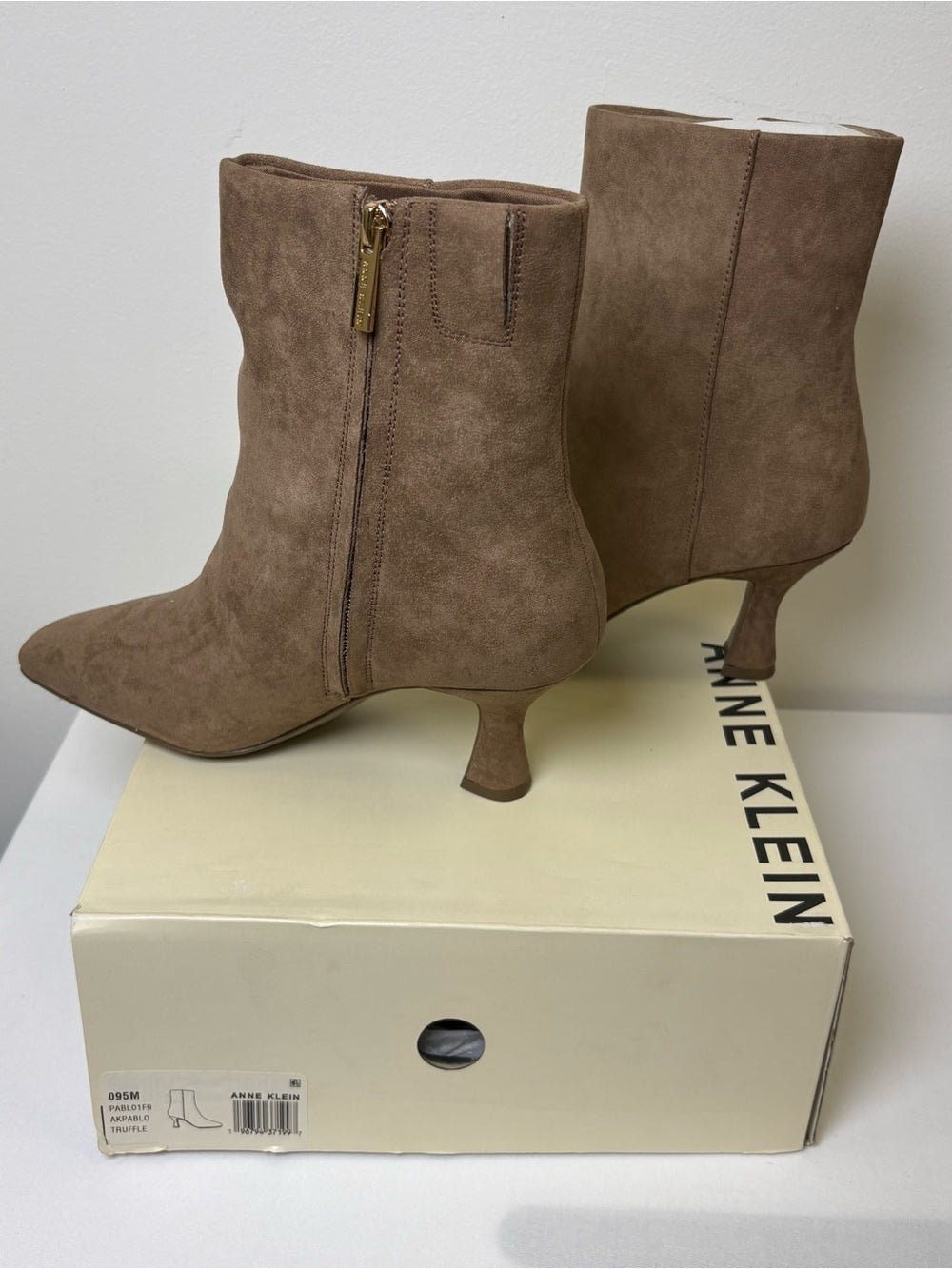 Anne Klein Pablo Suede Kitten Heel Ankle Boots Truffle Brown Sz 9.5 New