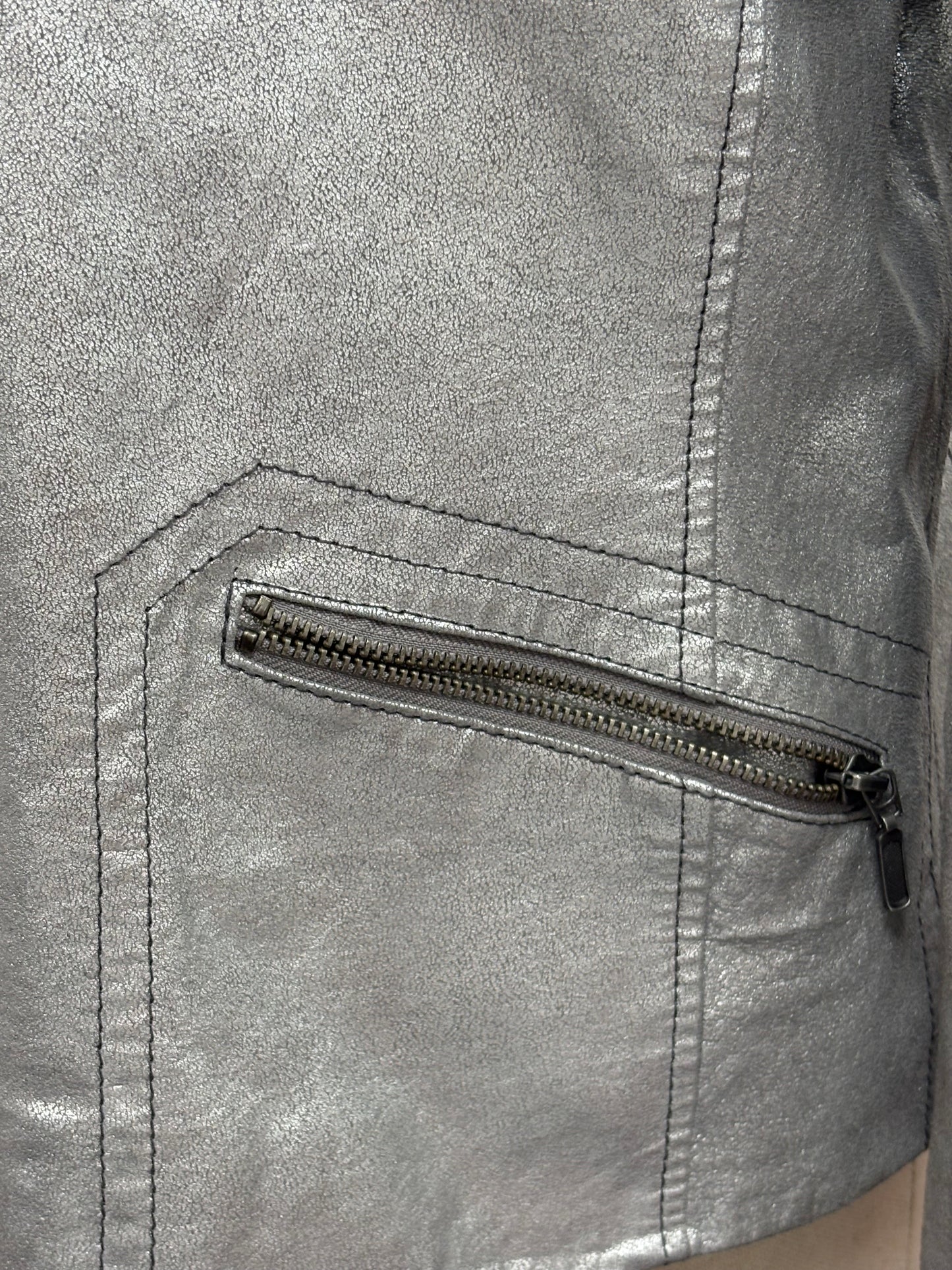 Chico’s Genuine Leather Metallic Silver Moto Jacket Size 1 (Medium 8) Crackle Preloved