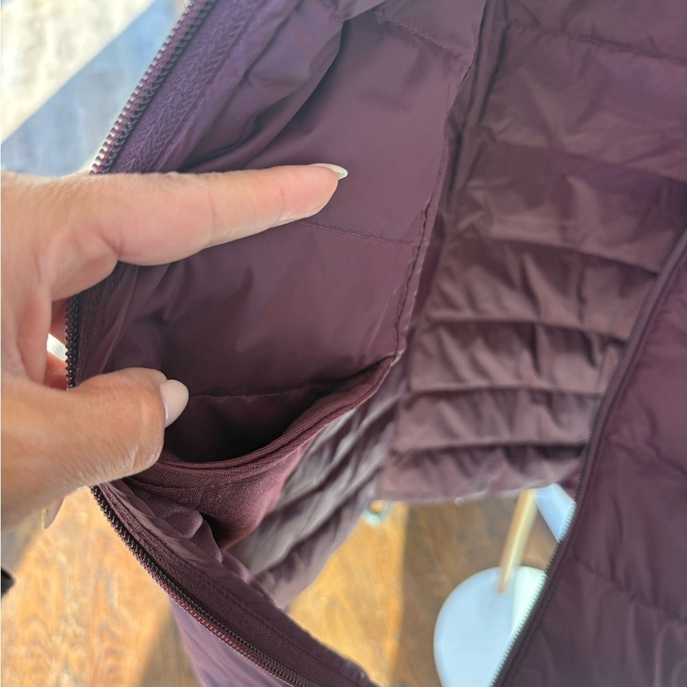 Eddie Bauer Women's Packable Jacket - Burgundy size Small NWT