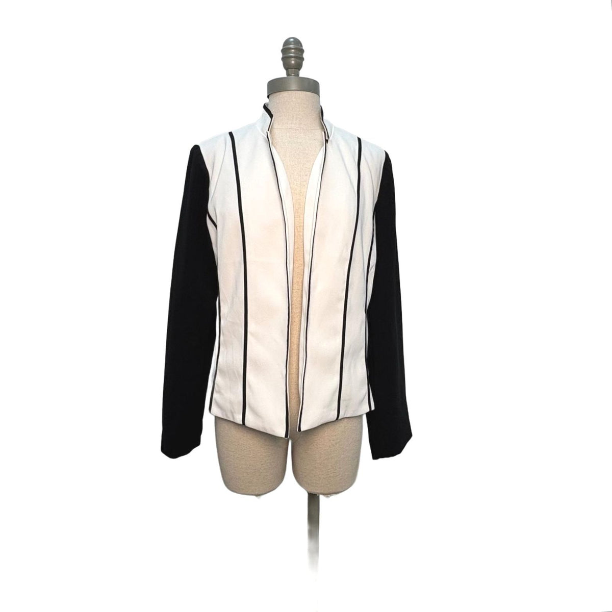 Chico's White and Black Colorblock Open Front Blazer Size 1 (M) Preloved